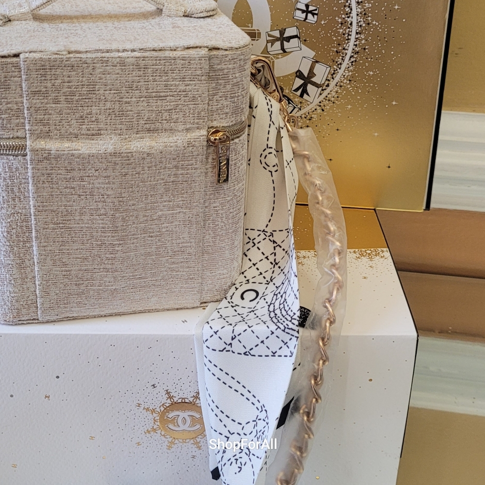 Chanel - Picture 16 of 16